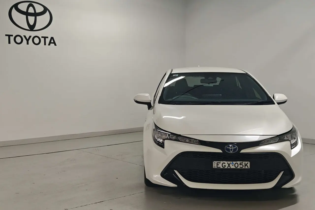 2019 Toyota Corolla Gallery Image 2