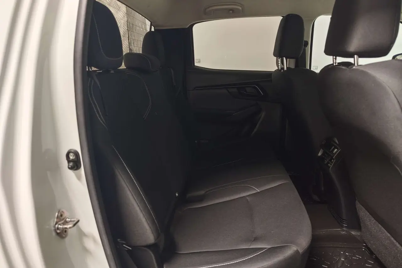 2022 Isuzu D-MAX Gallery Image 11