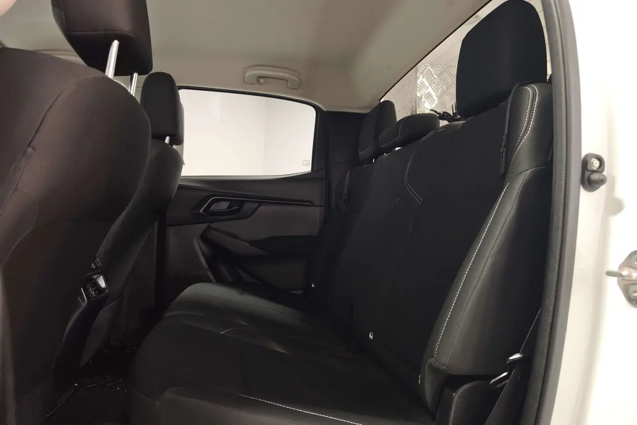 2022 Isuzu D-MAX Gallery Image 13