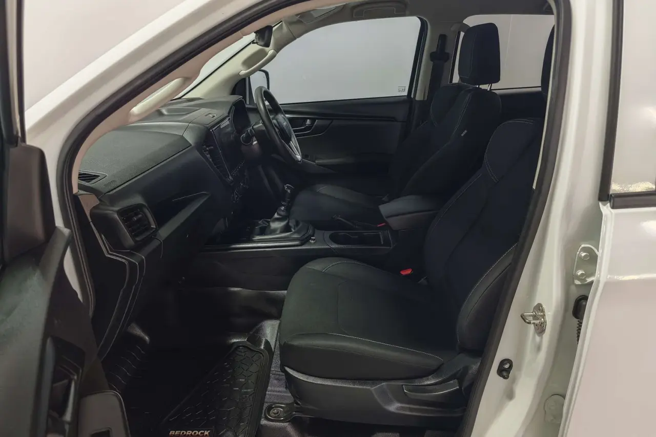 2022 Isuzu D-MAX Gallery Image 14