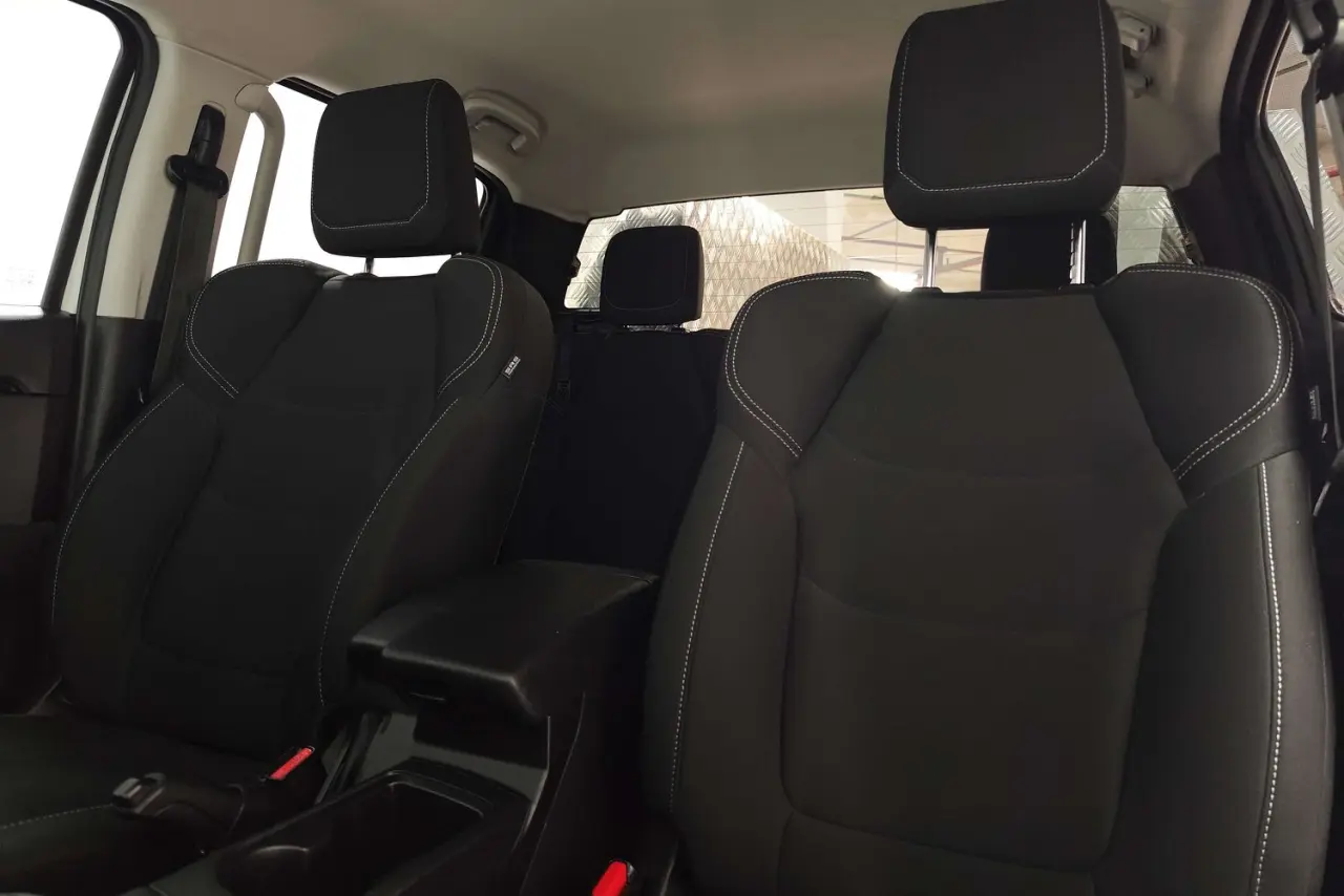 2022 Isuzu D-MAX Gallery Image 15