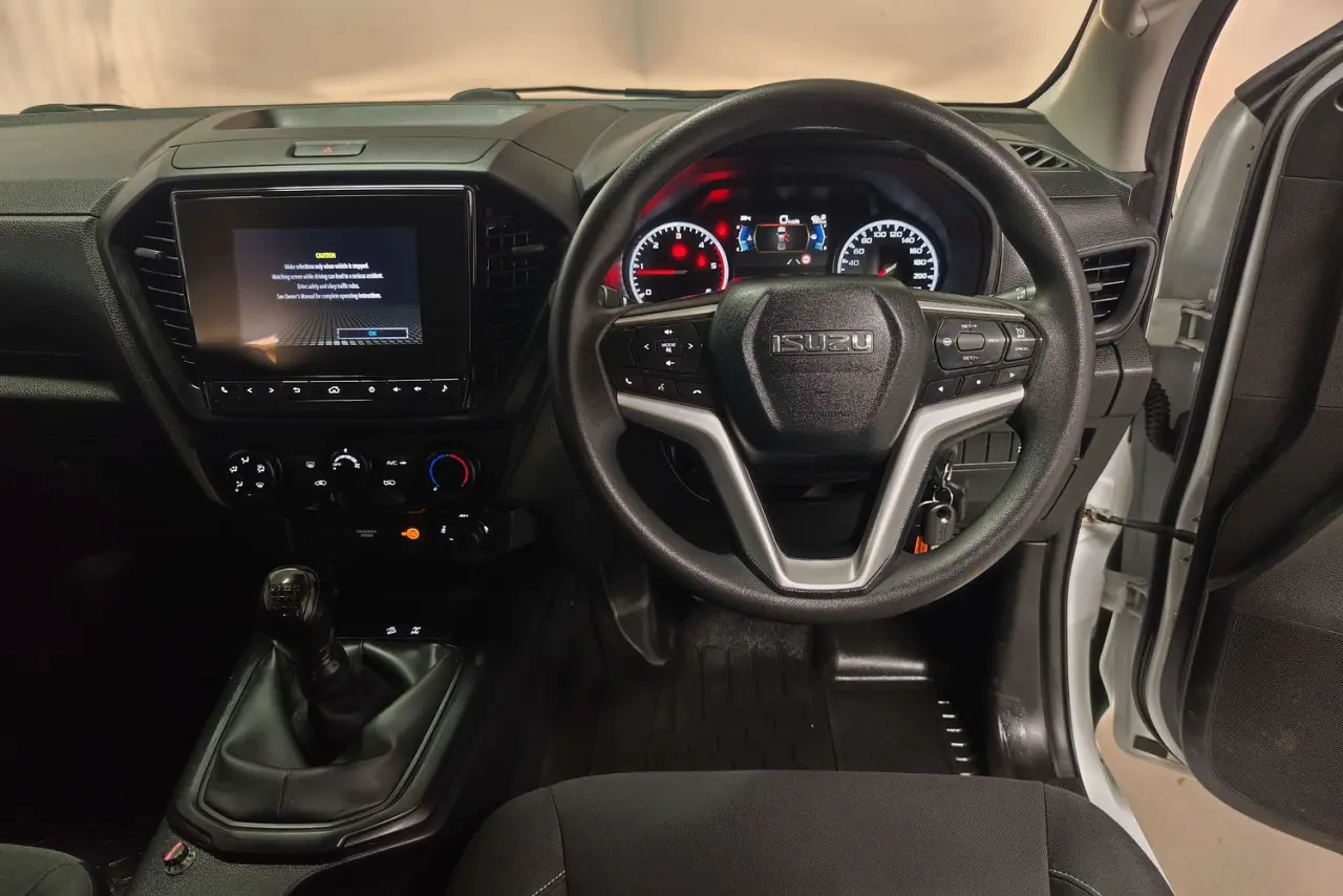 2022 Isuzu D-MAX Gallery Image 16