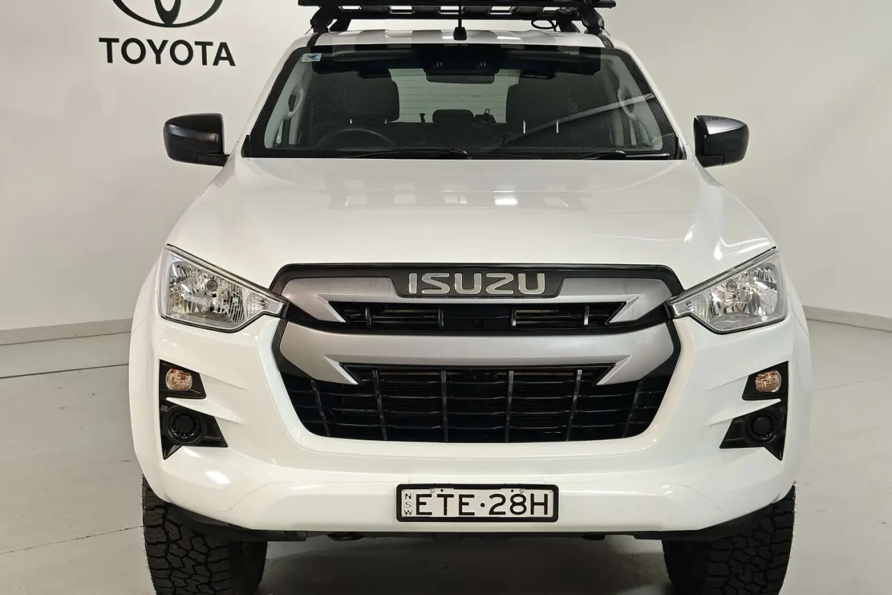 2022 Isuzu D-MAX Gallery Image 2