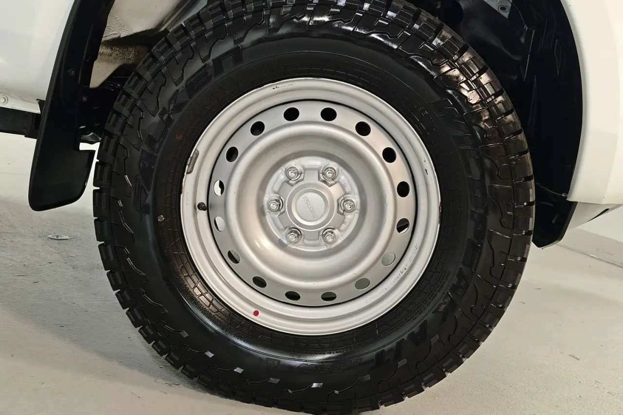 2022 Isuzu D-MAX Gallery Image 5