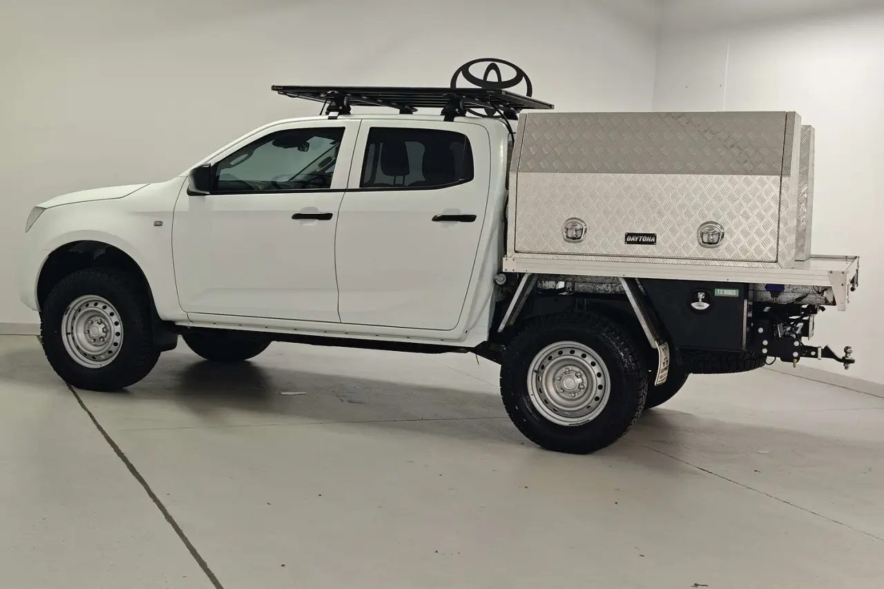 2022 Isuzu D-MAX Gallery Image 9