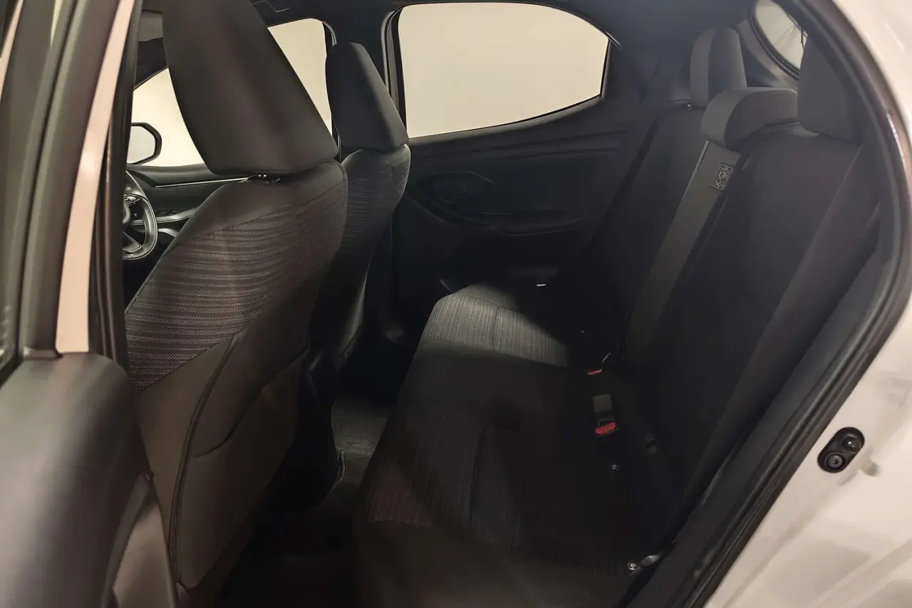 2022 Toyota Yaris Gallery Image 13