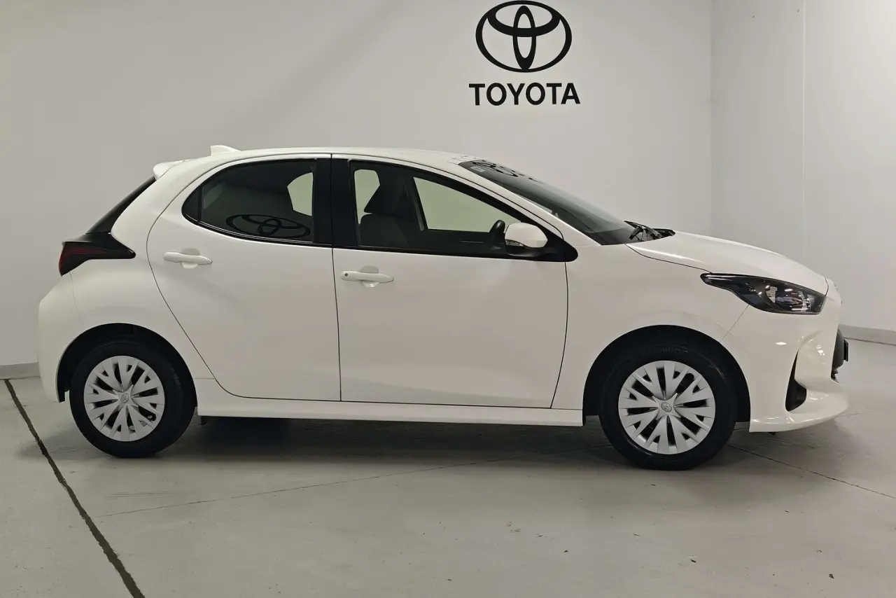 2022 Toyota Yaris Gallery Image 4