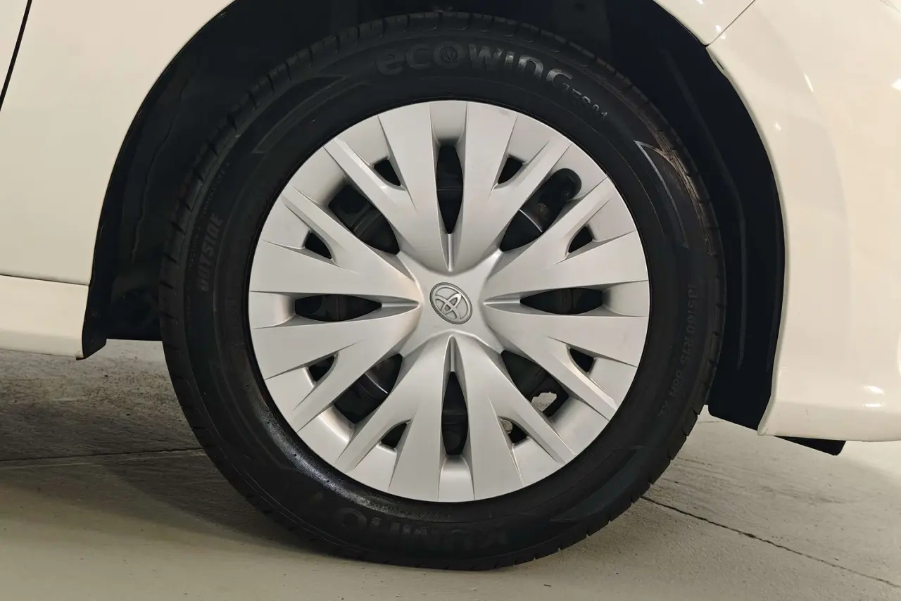 2022 Toyota Yaris Gallery Image 5