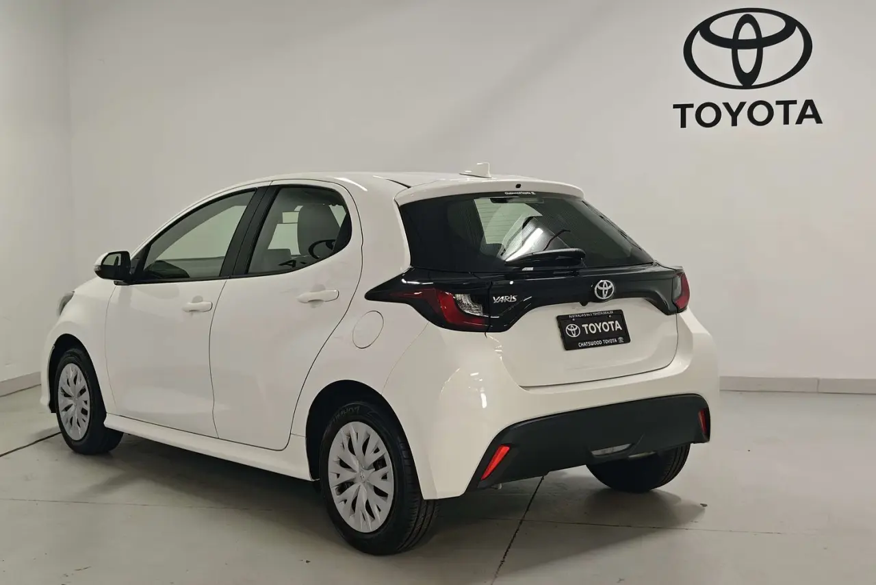 2022 Toyota Yaris Gallery Image 6