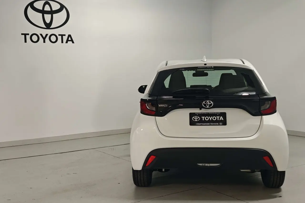 2022 Toyota Yaris Gallery Image 7