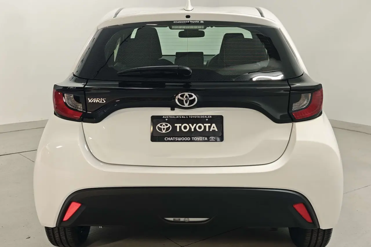 2022 Toyota Yaris Gallery Image 8