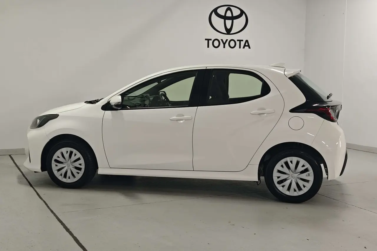 2022 Toyota Yaris Gallery Image 9