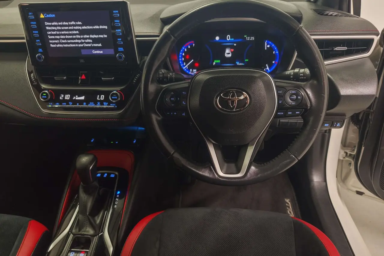 2018 Toyota Corolla Gallery Image 16