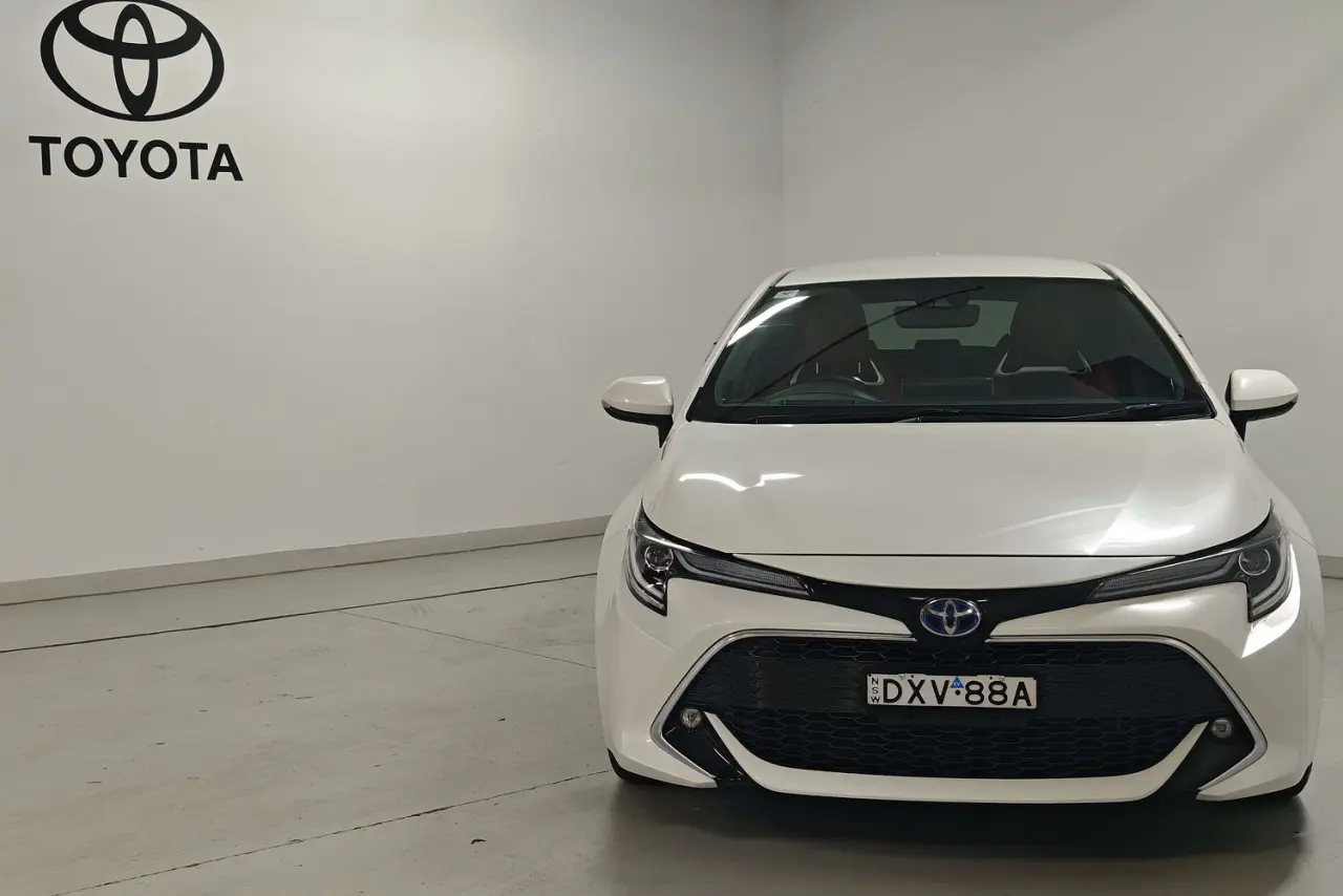2018 Toyota Corolla Gallery Image 2