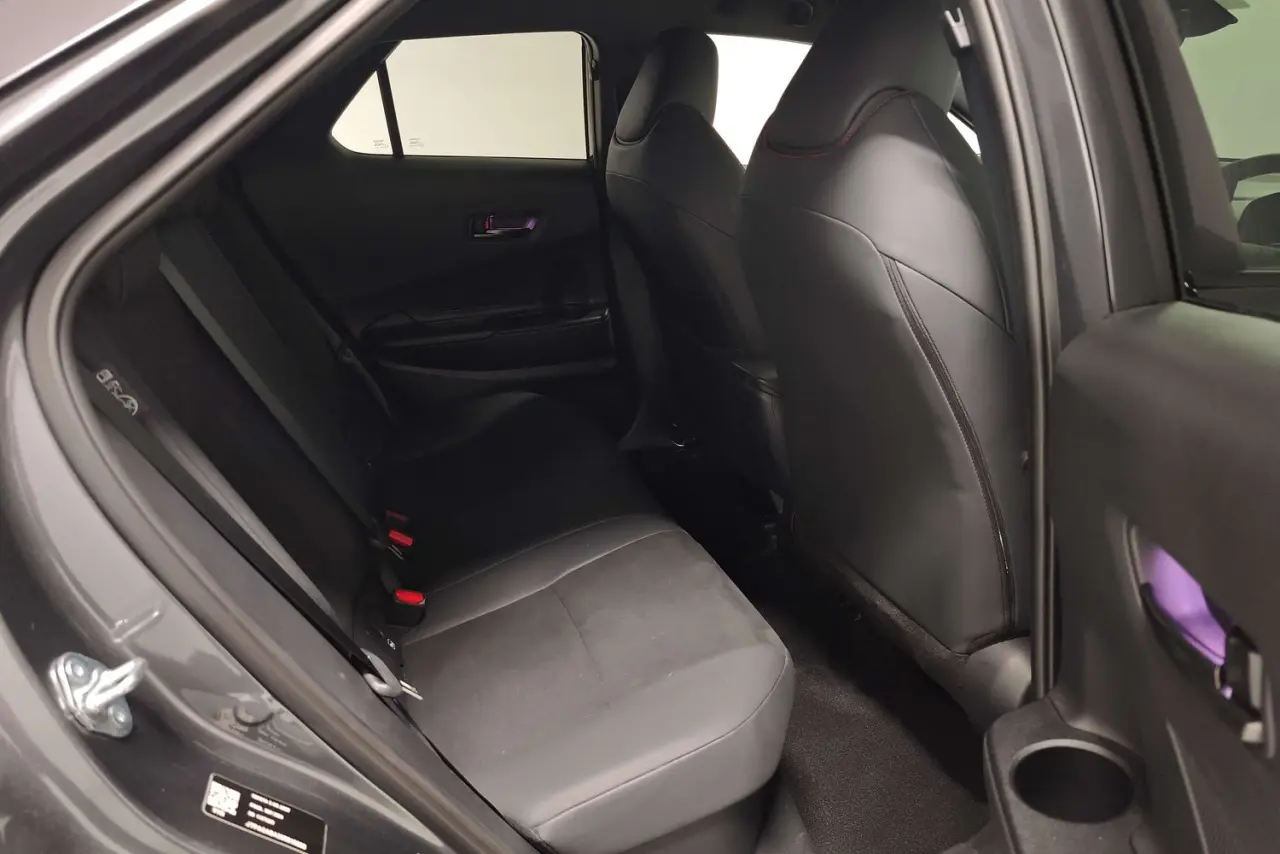 2025 Toyota C-HR Gallery Image 11