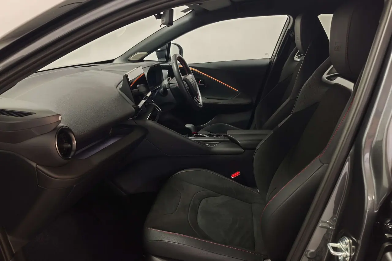 2025 Toyota C-HR Gallery Image 14