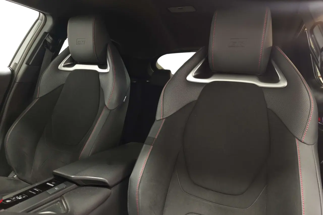 2025 Toyota C-HR Gallery Image 15