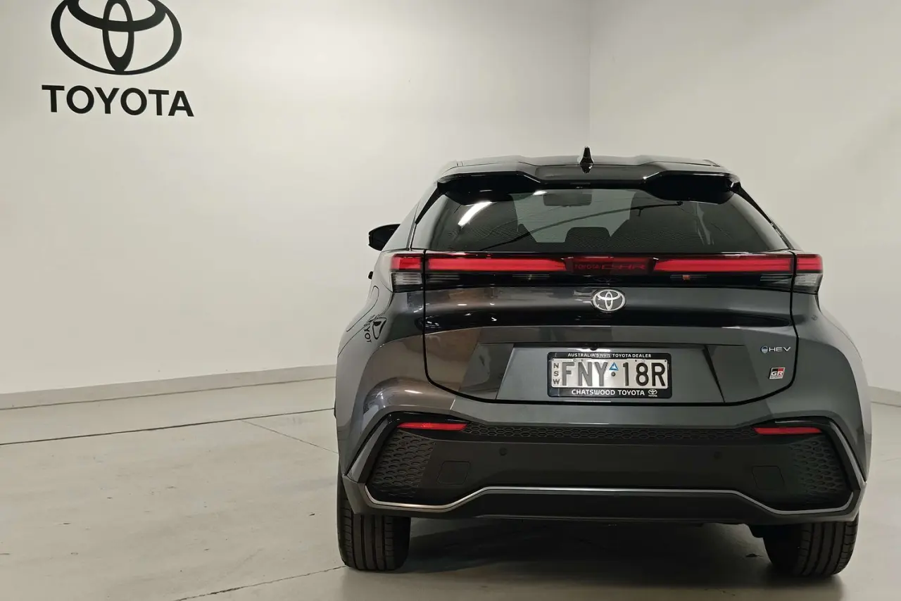 2025 Toyota C-HR Gallery Image 7