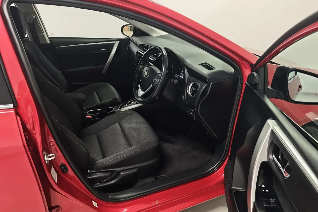 2017 Toyota Corolla Gallery Image 10