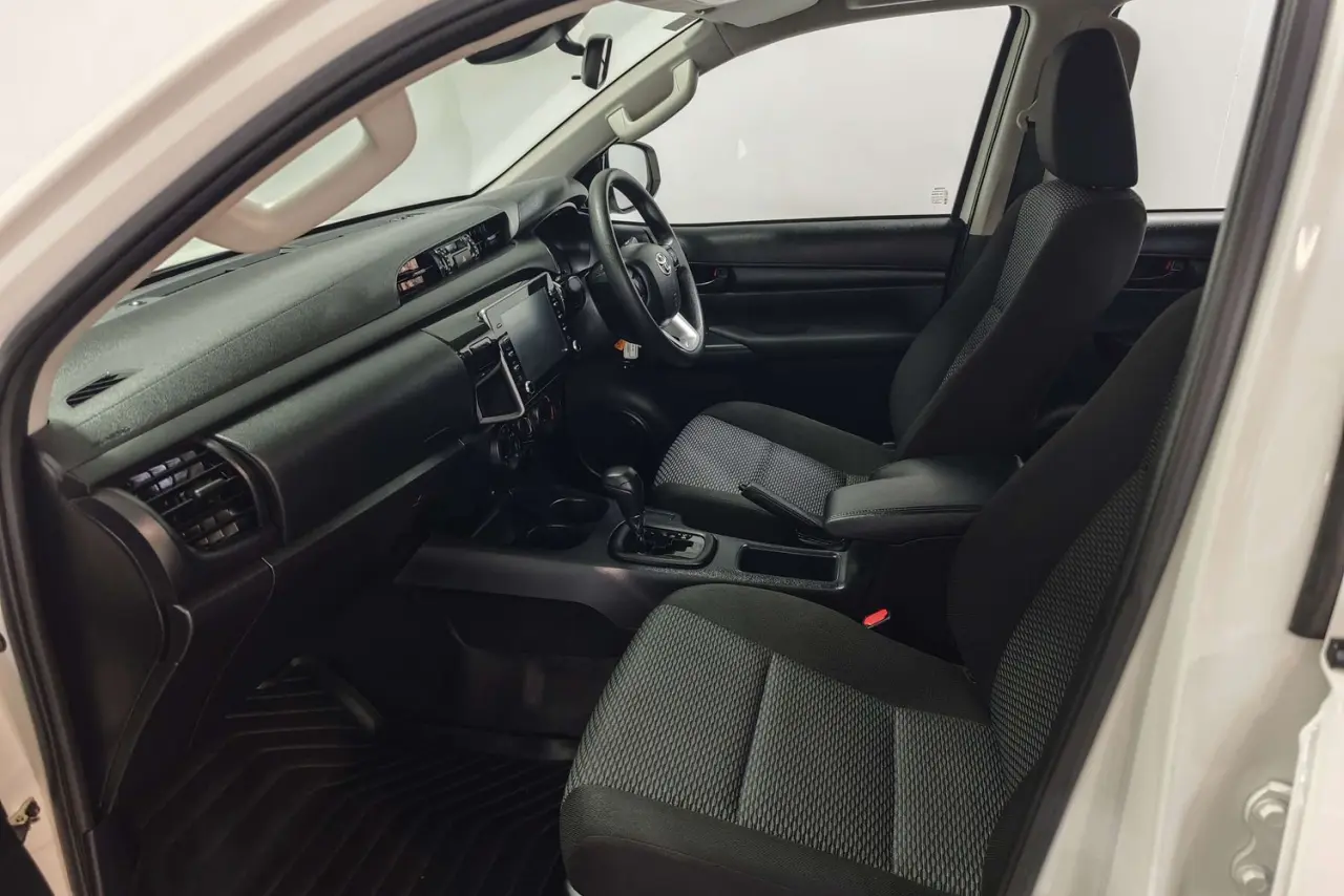 2022 Toyota Hilux Gallery Image 14
