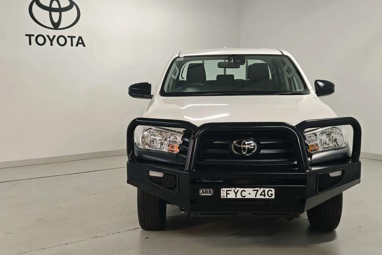 2022 Toyota Hilux Gallery Image 2
