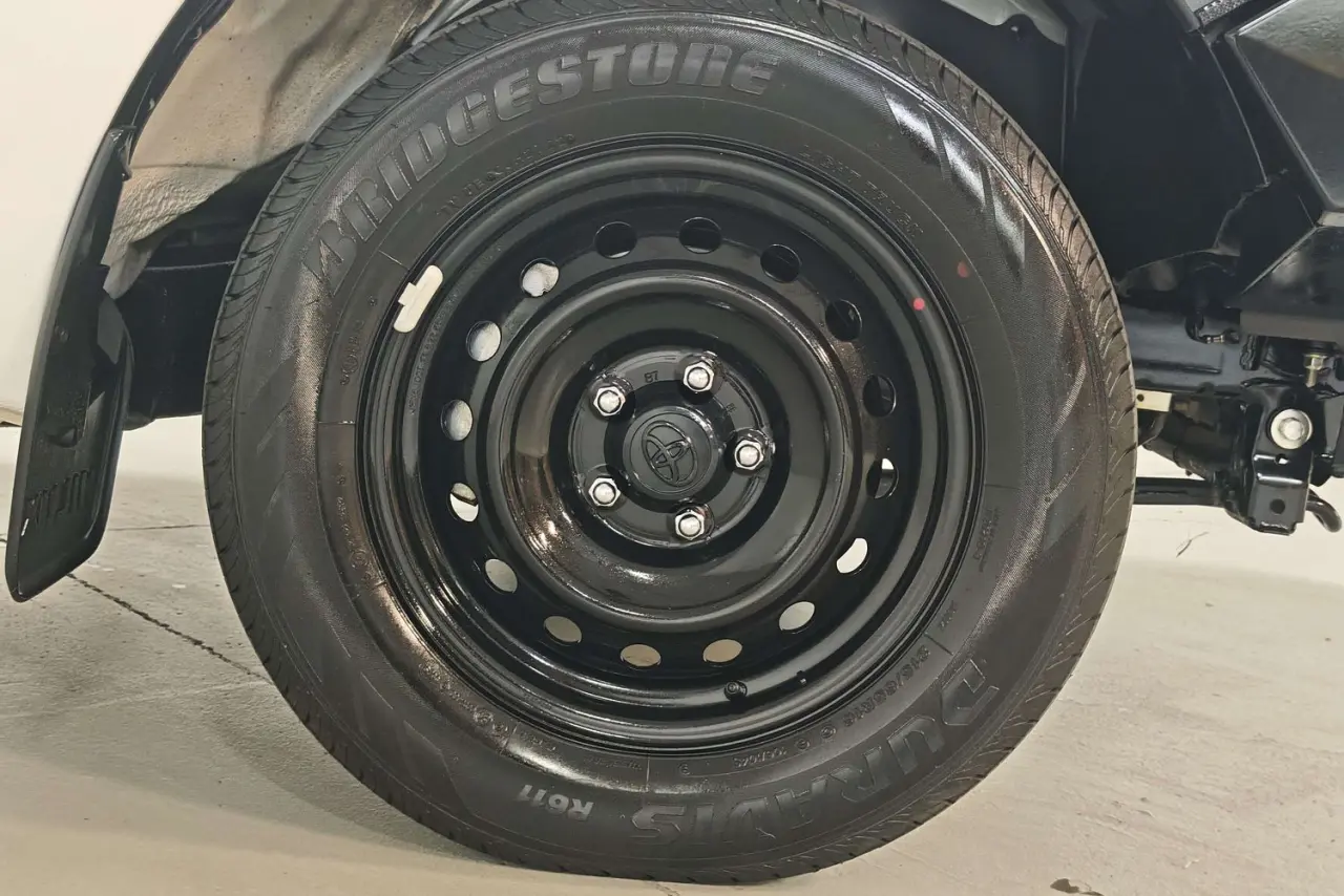 2022 Toyota Hilux Gallery Image 5