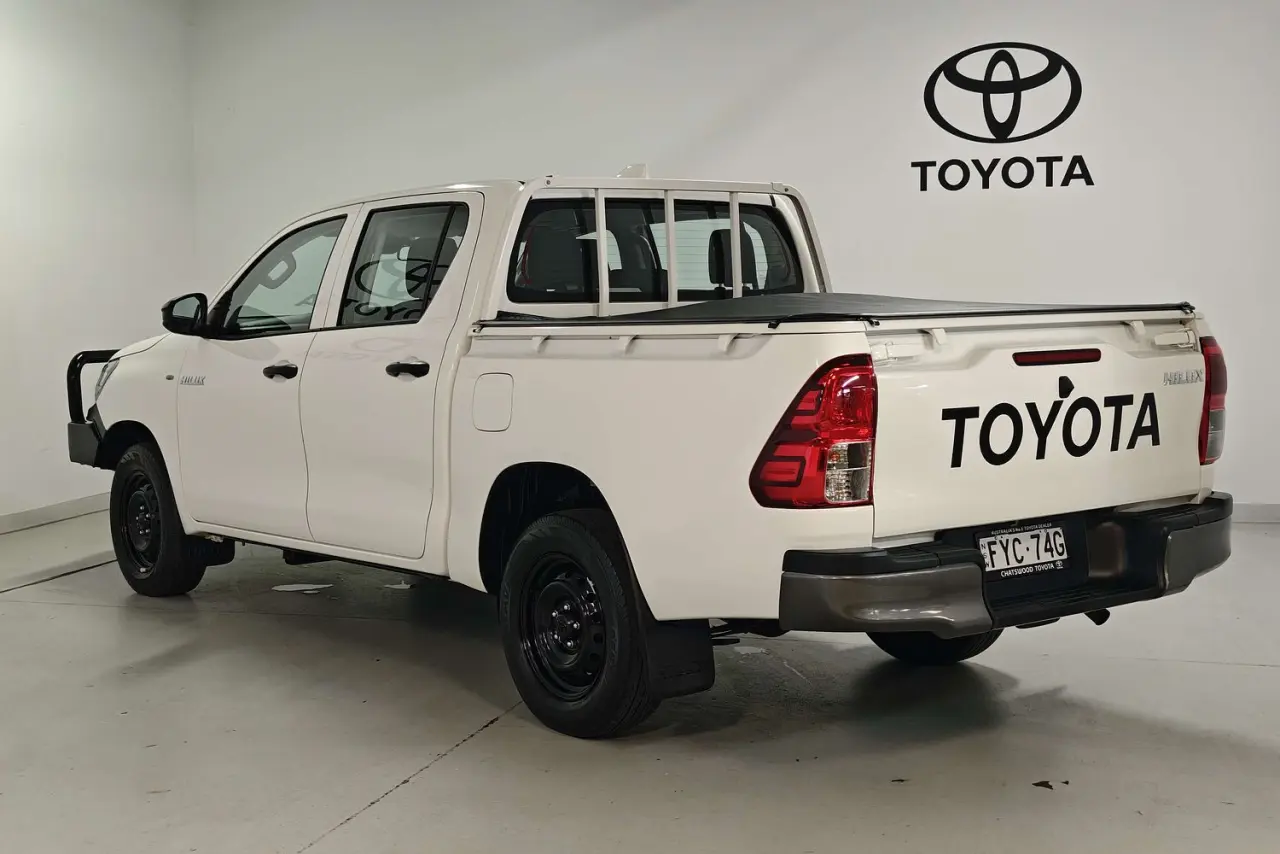 2022 Toyota Hilux Gallery Image 6
