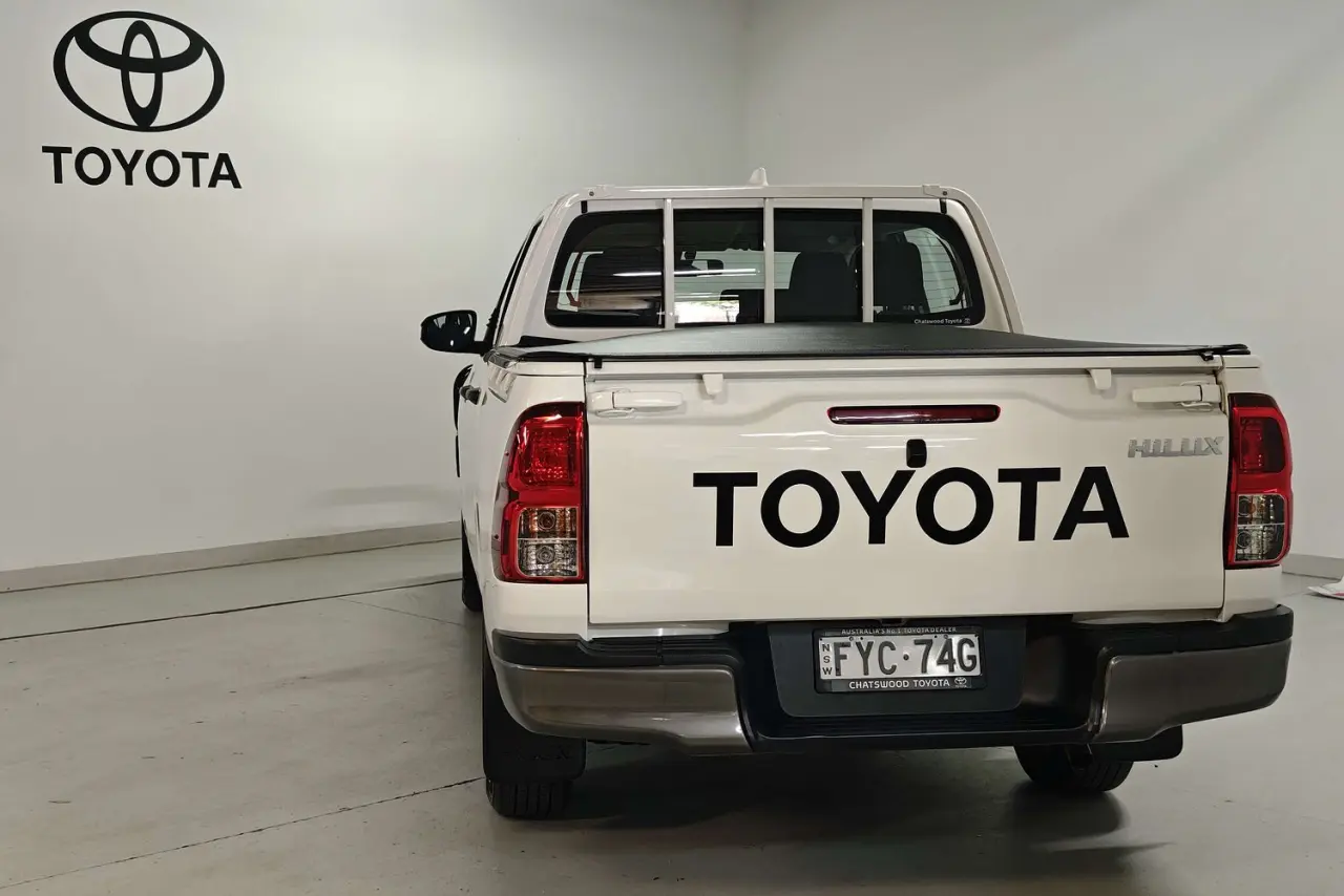 2022 Toyota Hilux Gallery Image 7