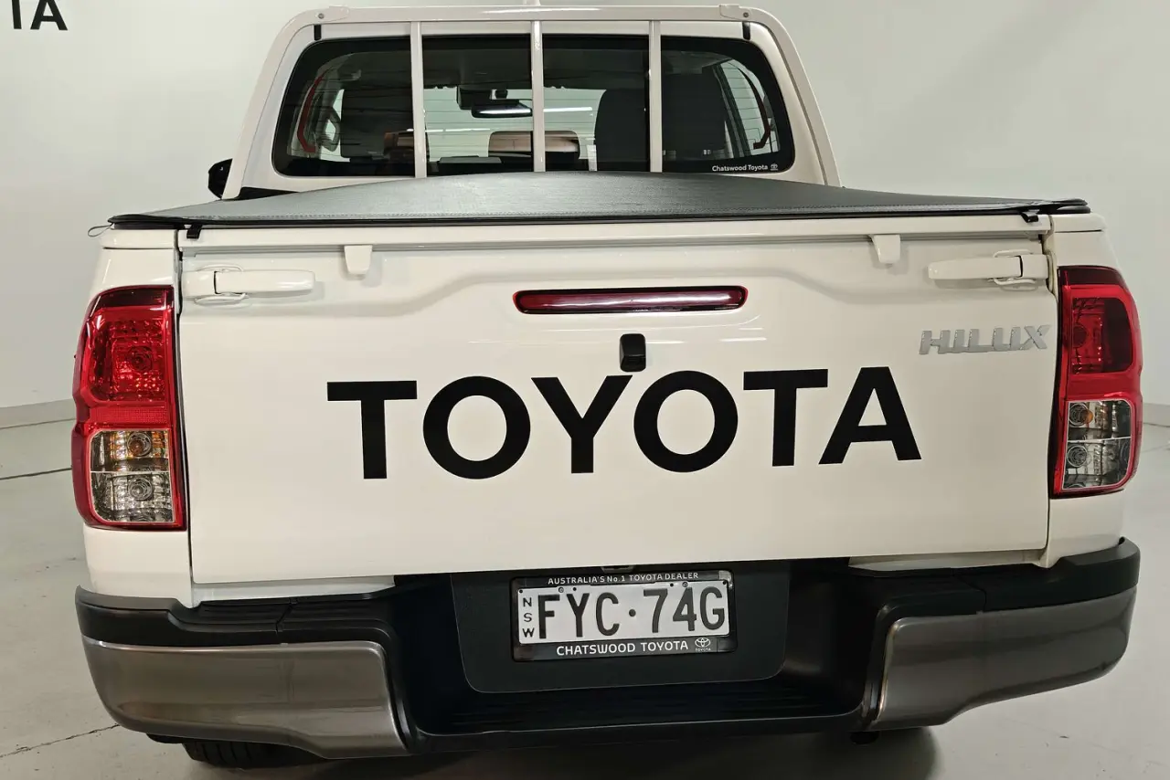2022 Toyota Hilux Gallery Image 8