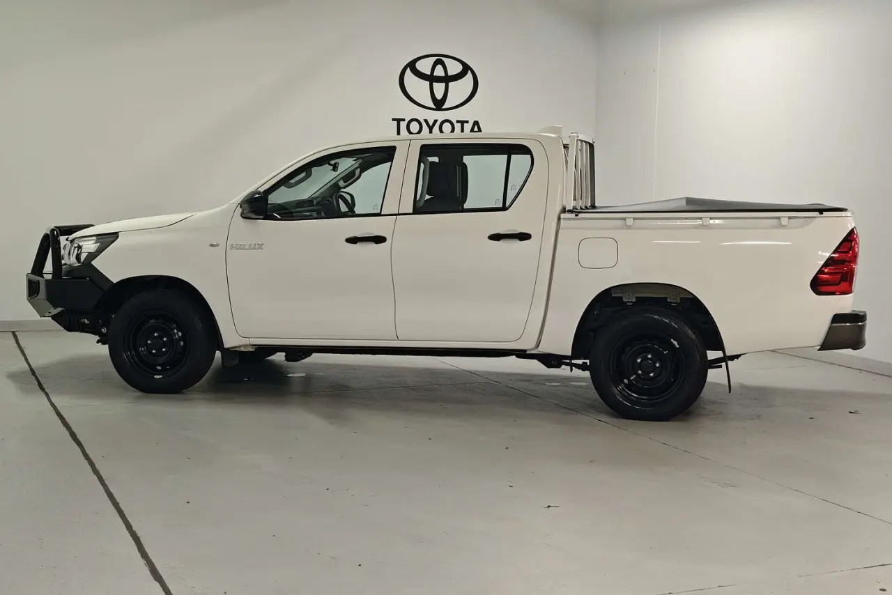 2022 Toyota Hilux Gallery Image 9