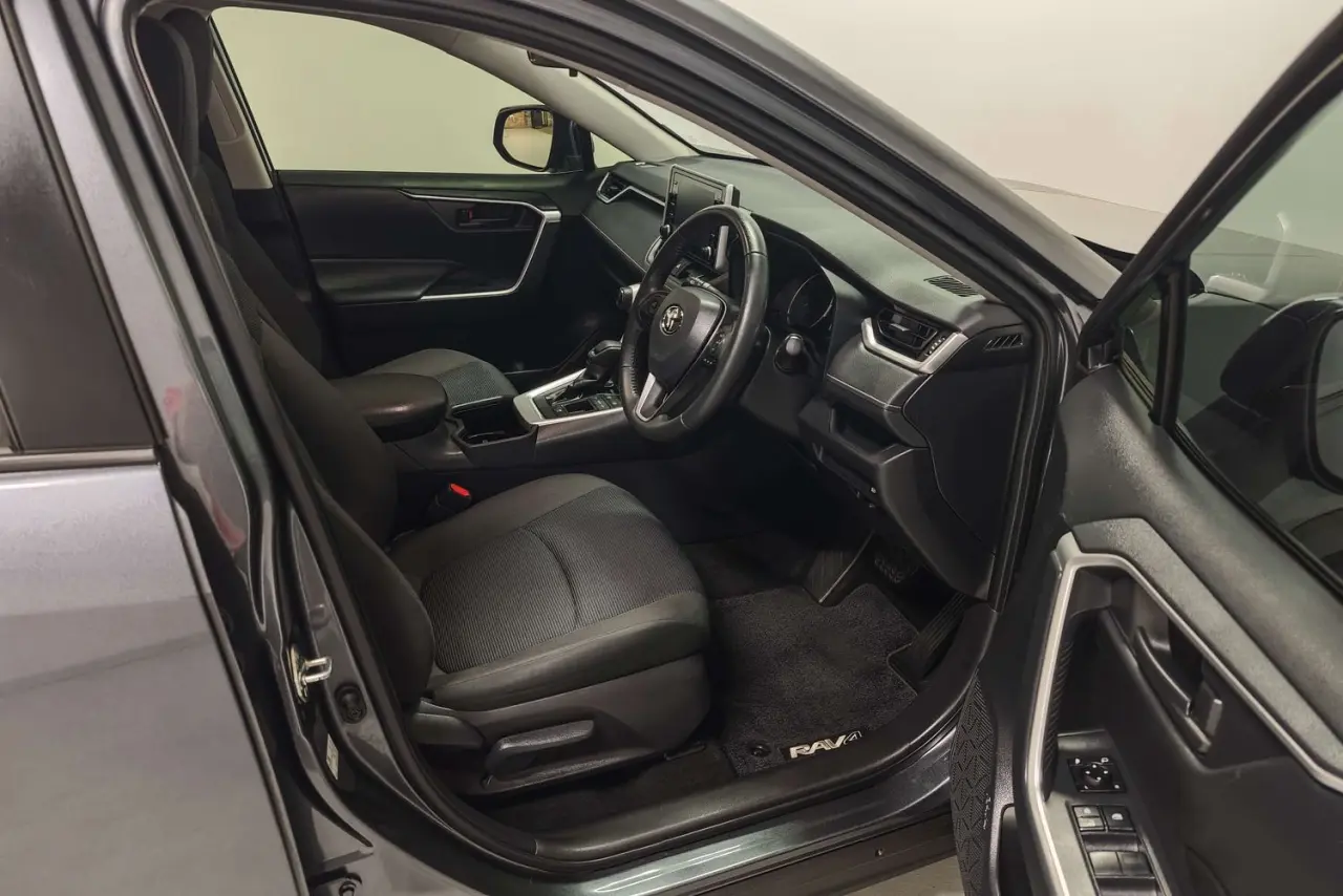 2022 Toyota RAV4 Gallery Image 10