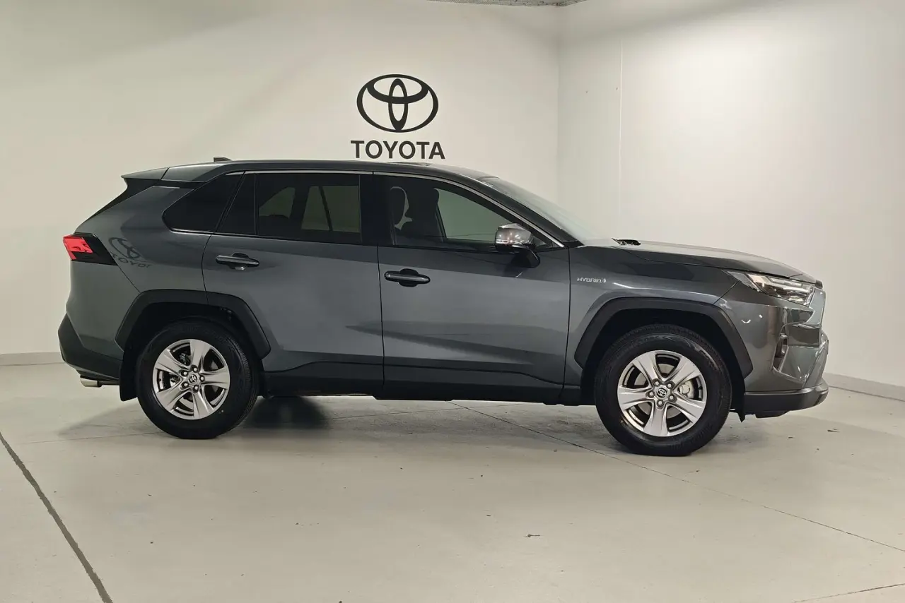 2022 Toyota RAV4 Gallery Image 4