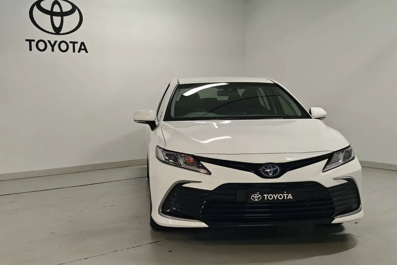 2021 Toyota Camry Gallery Image 2
