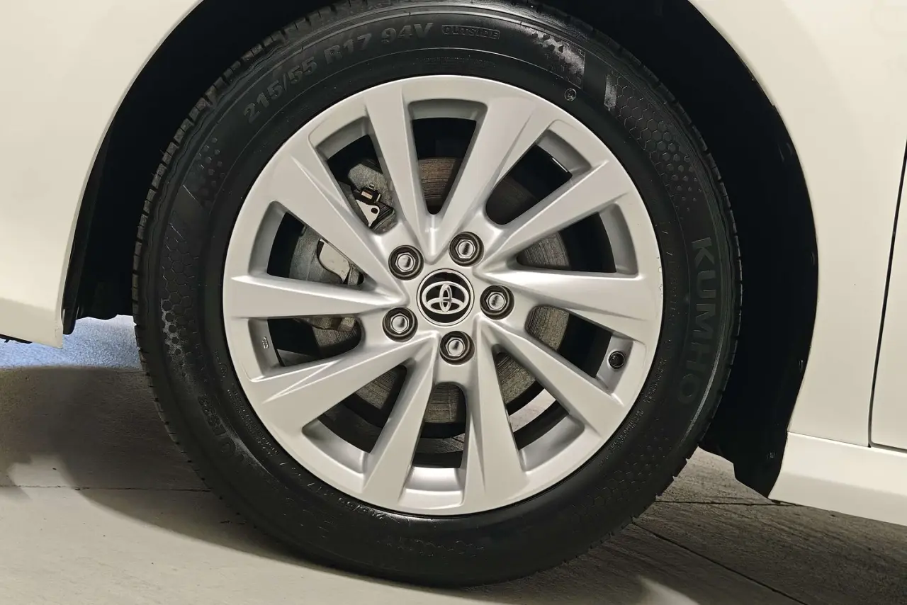 2021 Toyota Camry Gallery Image 5