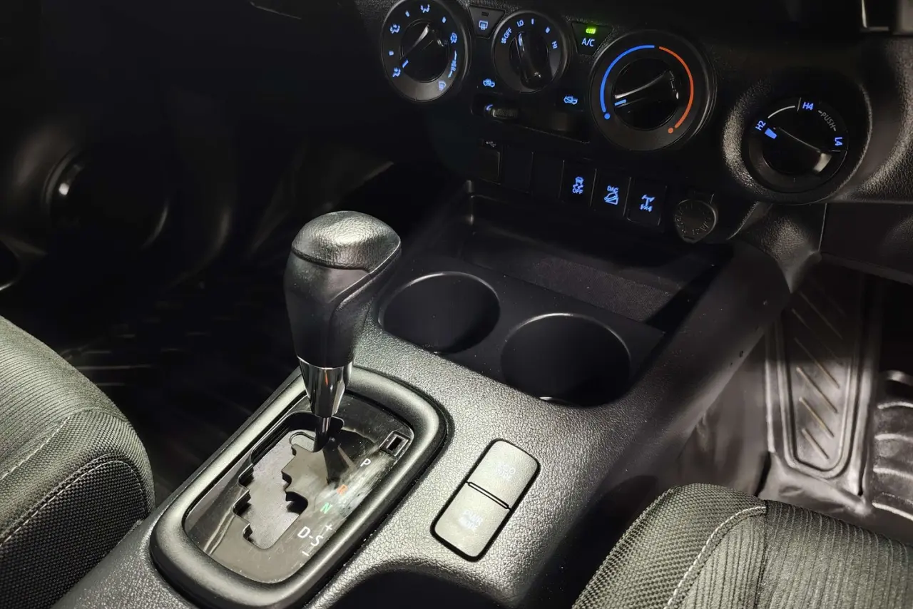 2019 Toyota Hilux Gallery Image 19