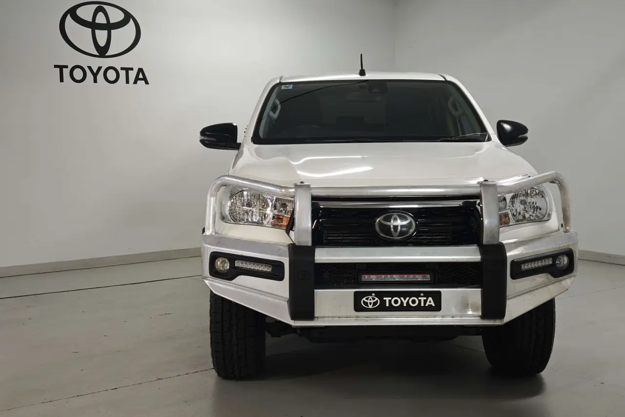 2019 Toyota Hilux Gallery Image 2