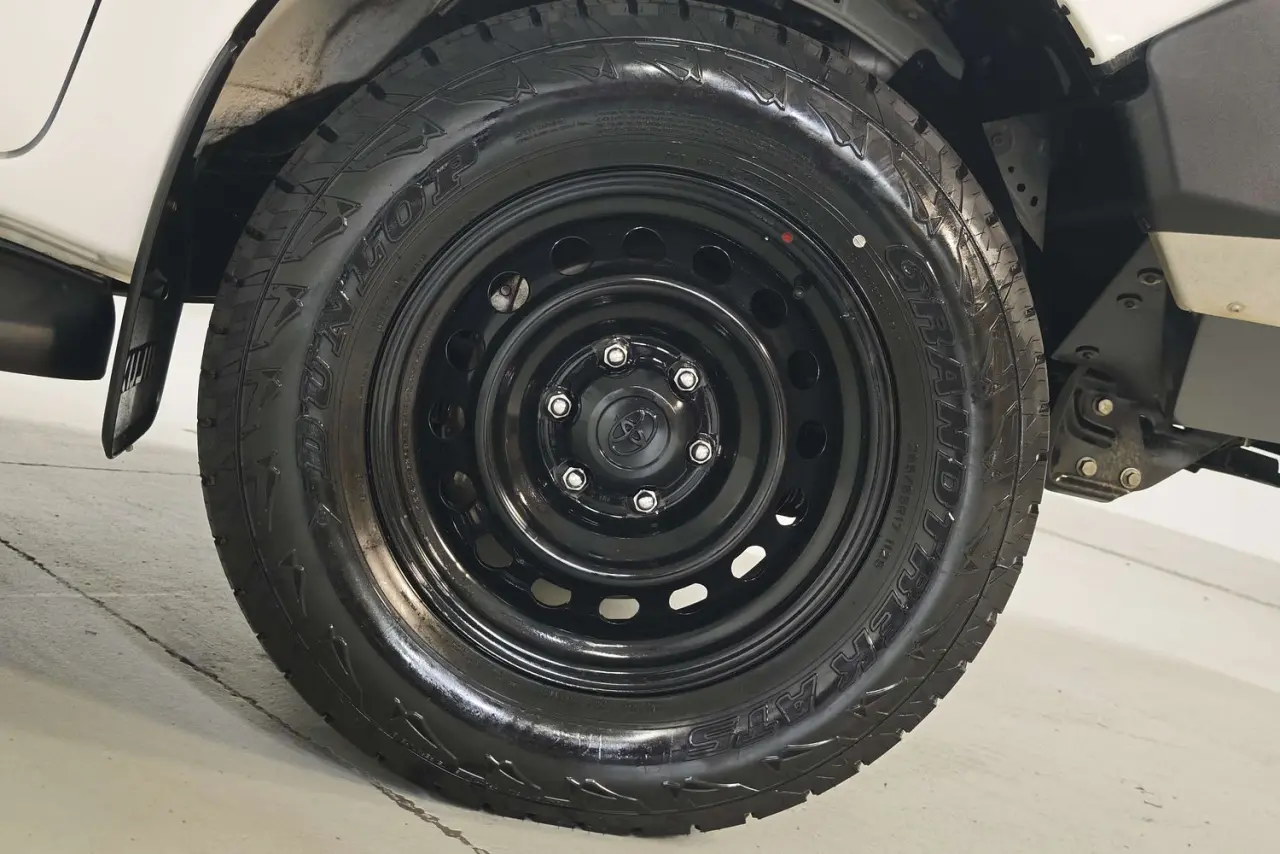 2019 Toyota Hilux Gallery Image 5