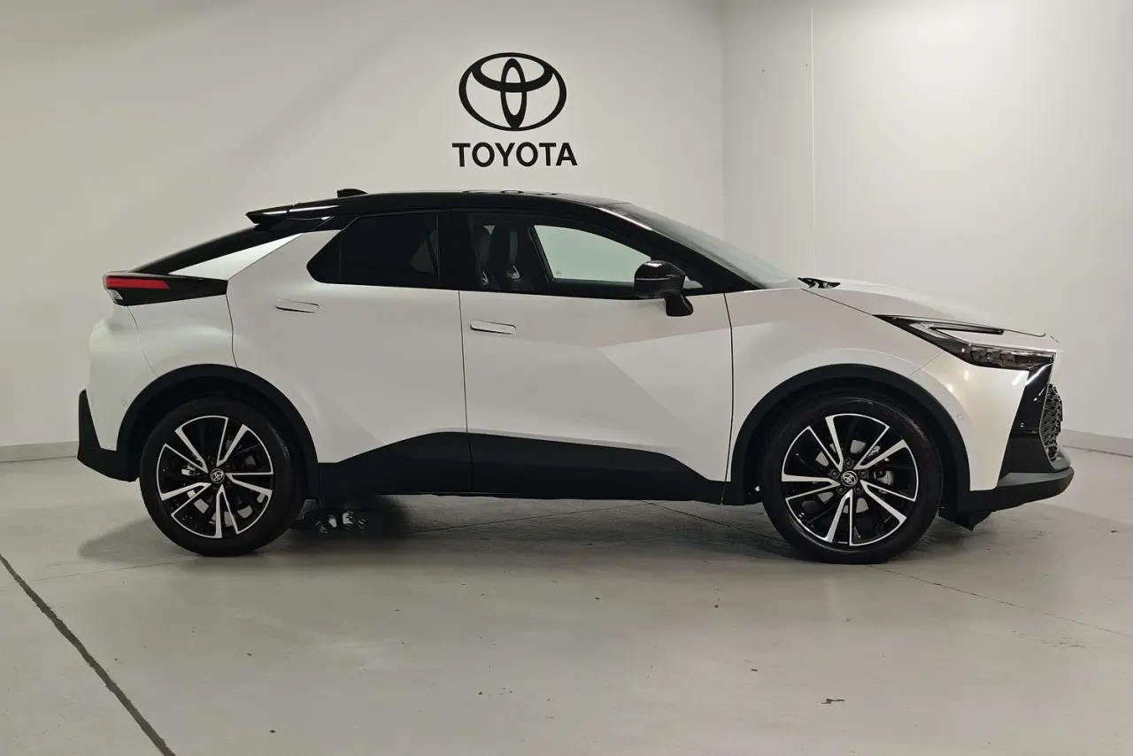 2024 Toyota C-HR Gallery Image 4