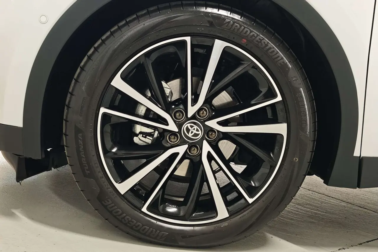 2024 Toyota C-HR Gallery Image 5