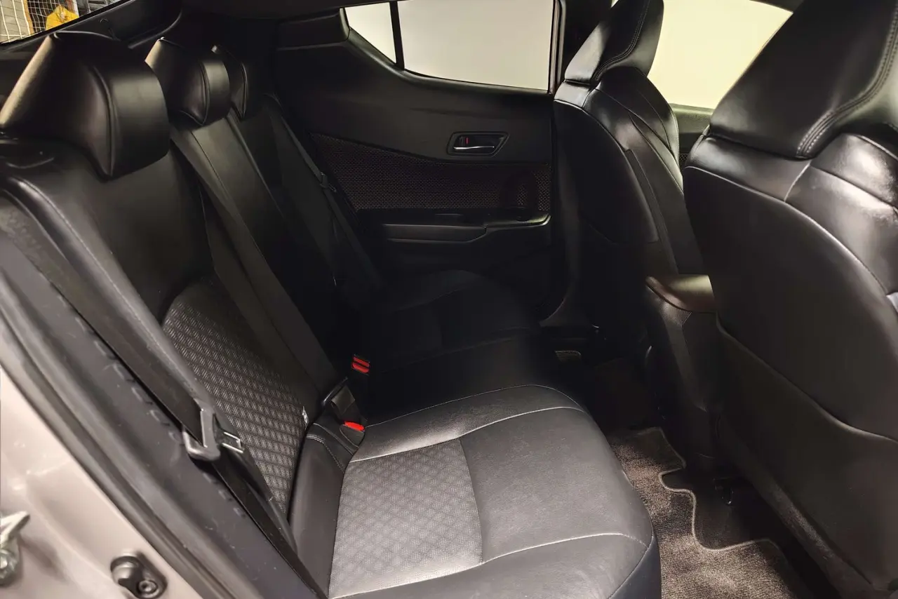 2018 Toyota C-HR Gallery Image 11