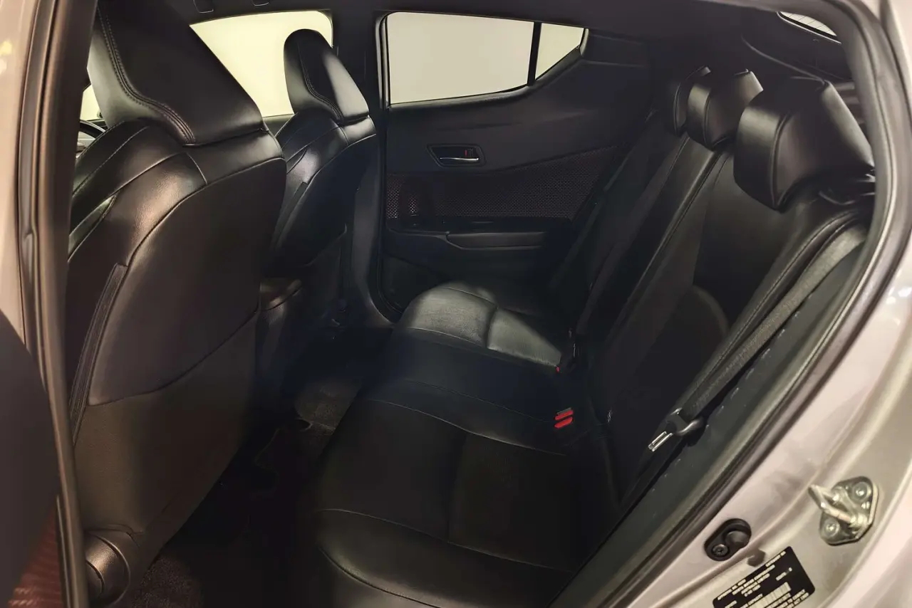 2018 Toyota C-HR Gallery Image 13