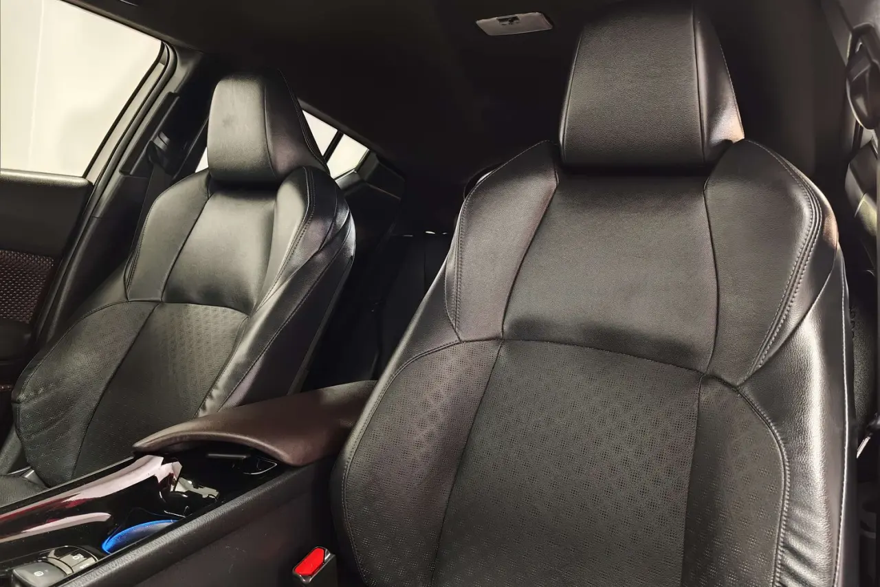 2018 Toyota C-HR Gallery Image 15