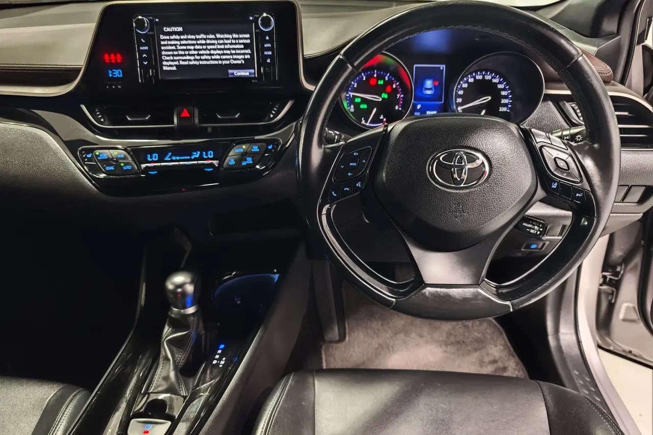 2018 Toyota C-HR Gallery Image 16