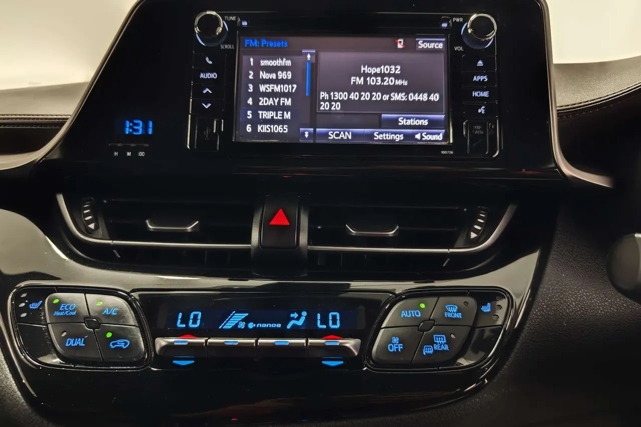 2018 Toyota C-HR Gallery Image 18