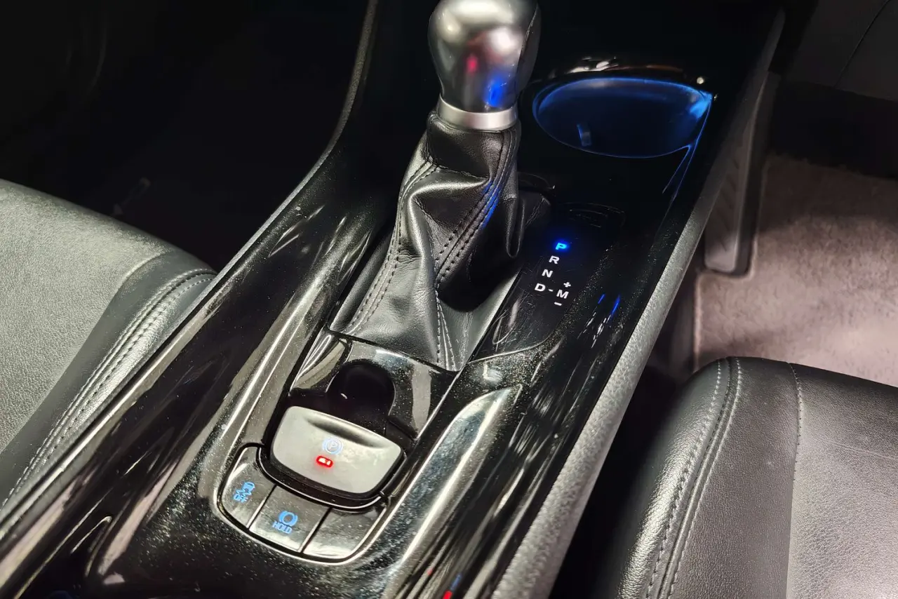 2018 Toyota C-HR Gallery Image 19