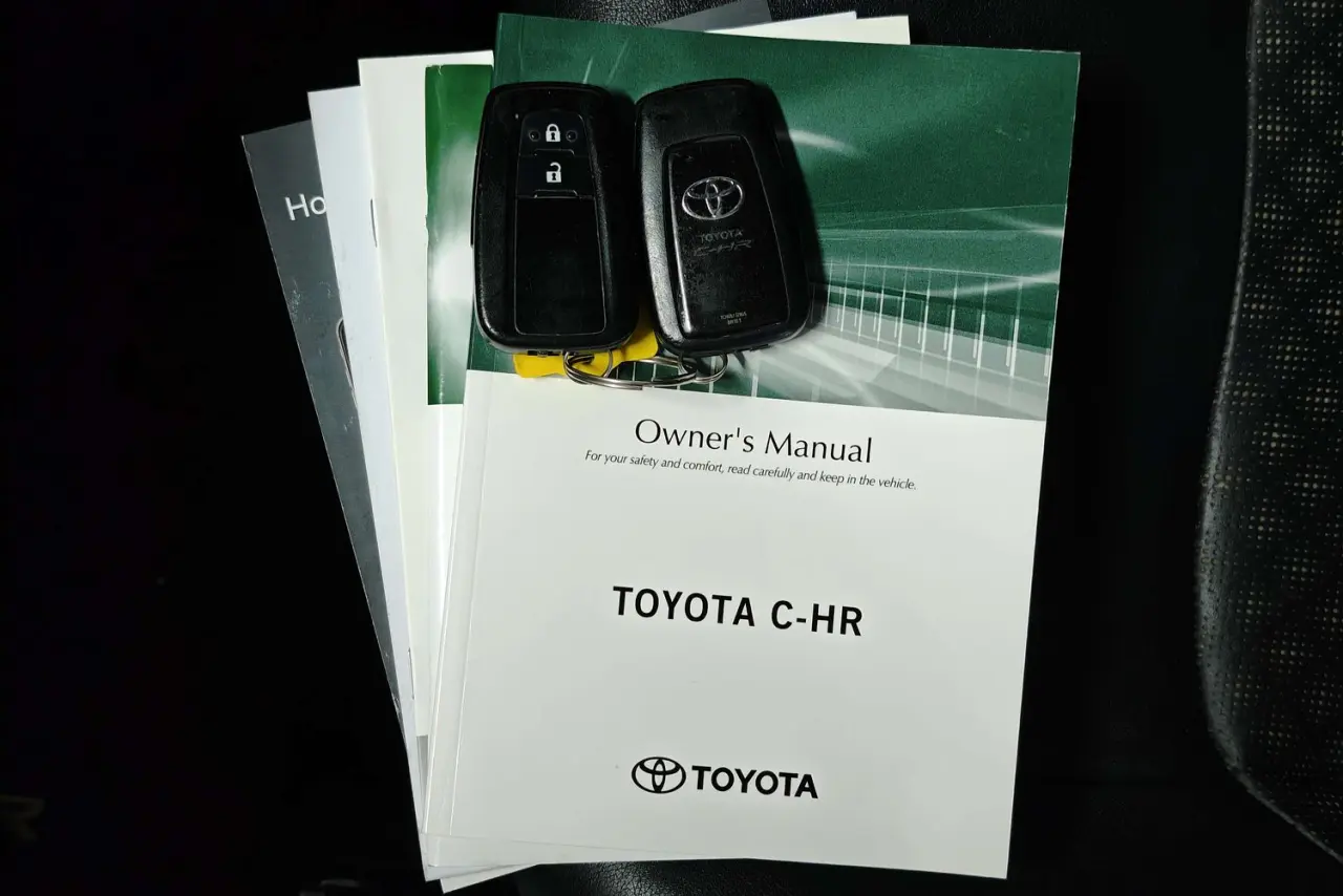 2018 Toyota C-HR Gallery Image 20