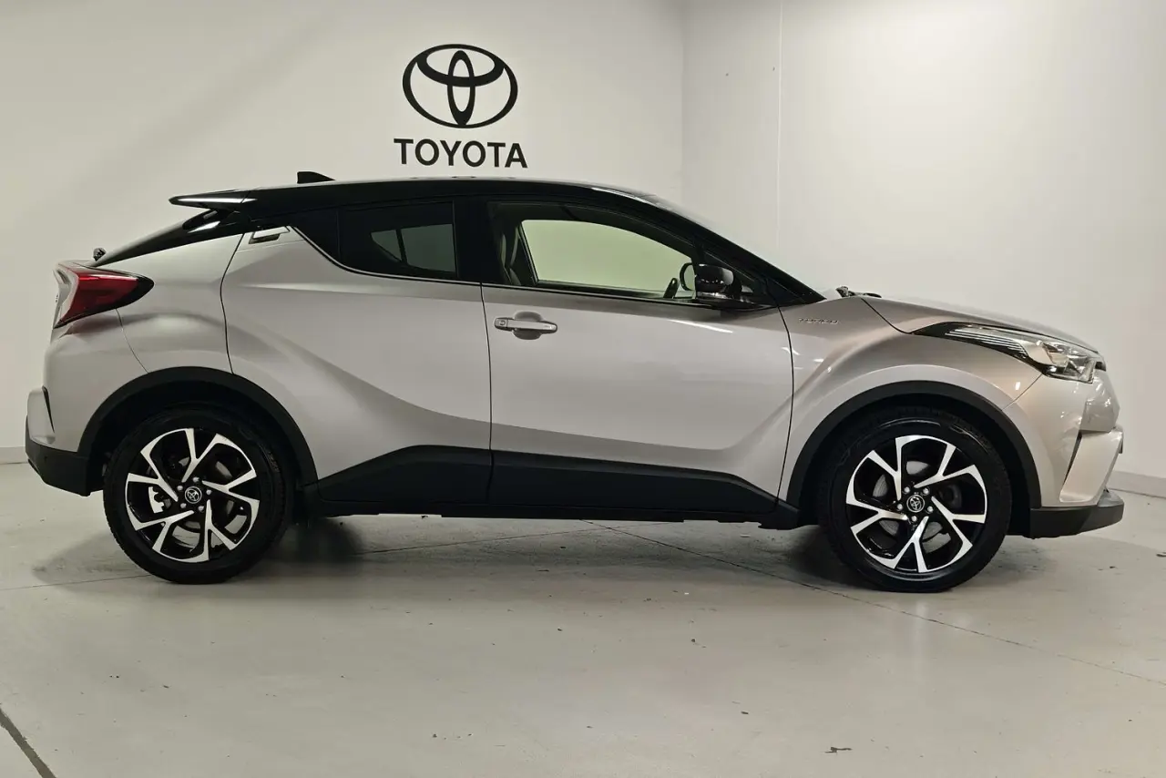 2018 Toyota C-HR Gallery Image 4