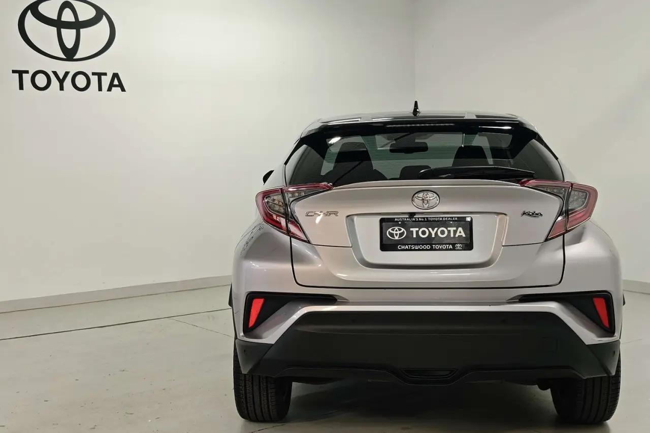 2018 Toyota C-HR Gallery Image 7