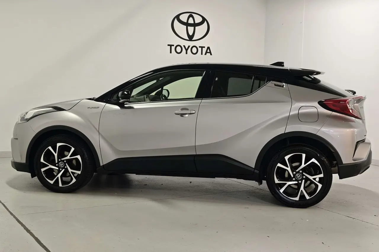 2018 Toyota C-HR Gallery Image 9
