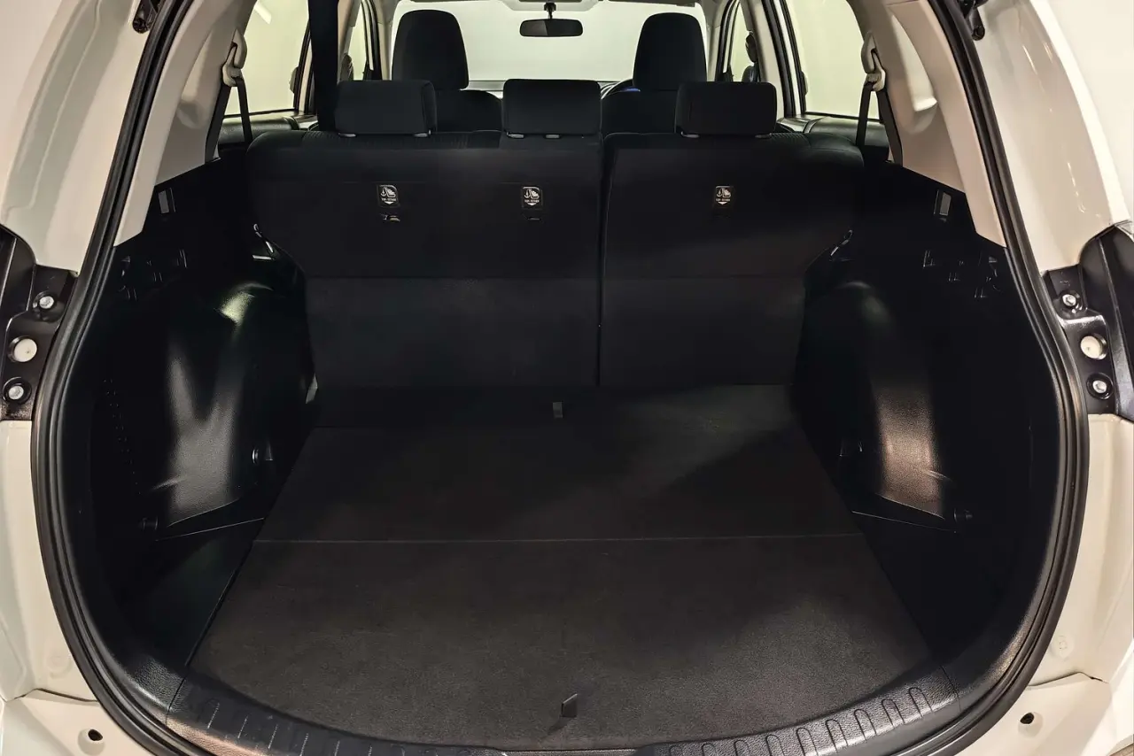 2017 Toyota RAV4 Gallery Image 12